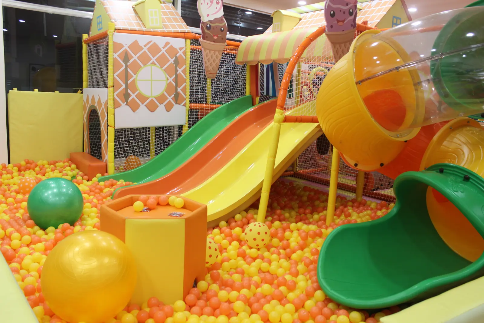 FunFactor indoor play area with slides, a tube slide and a ball pool